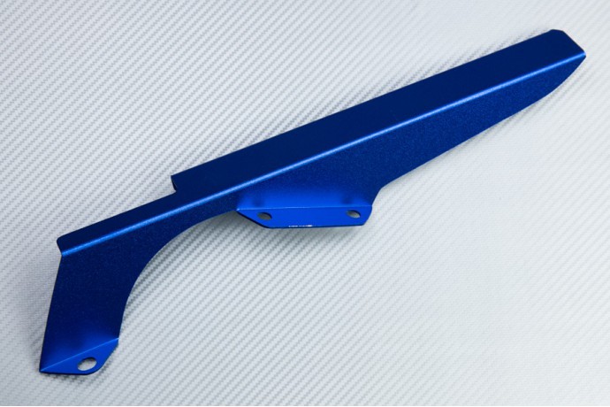 Cubrecadena de aluminio anodizado SUZUKI GSXR HAYABUSA 1300 / 1340