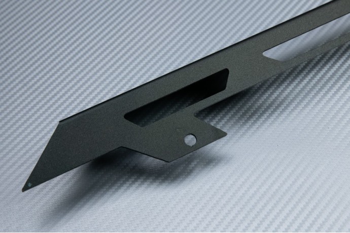 Chain guard in anodised aluminum KTM DUKE / RC 125 200 390 Chain guard in anodised aluminum KTM DUKE / RC 125 200 390