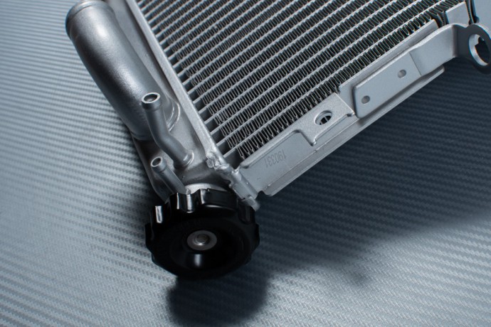 Radiateur KAWASAKI ZX6R 636 / ZZR 600 2000 - 2008 Radiateur KAWASAKI ZX6R 636 / ZZR 600 2000 - 2008