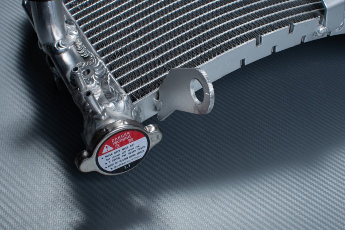 Radiateur SUZUKI GSXS 950 / 1000 / F / GT / KATANA 1000 2016 - 2024 Radiateur SUZUKI GSXS 950 / 1000 / F / GT / KATANA 1000 2016 - 2024
