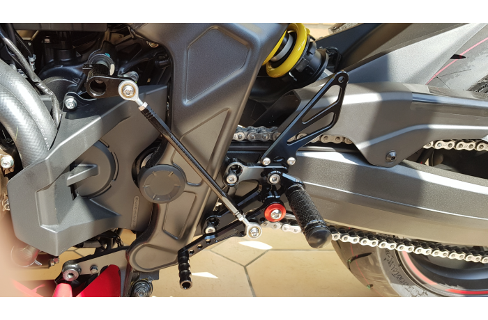 Estriberas retrasadas regulables HONDA CB650R / CBR 650 R 2019 - 2024 Estriberas retrasadas regulables HONDA CB650R / CBR 650 R 2019 - 2024