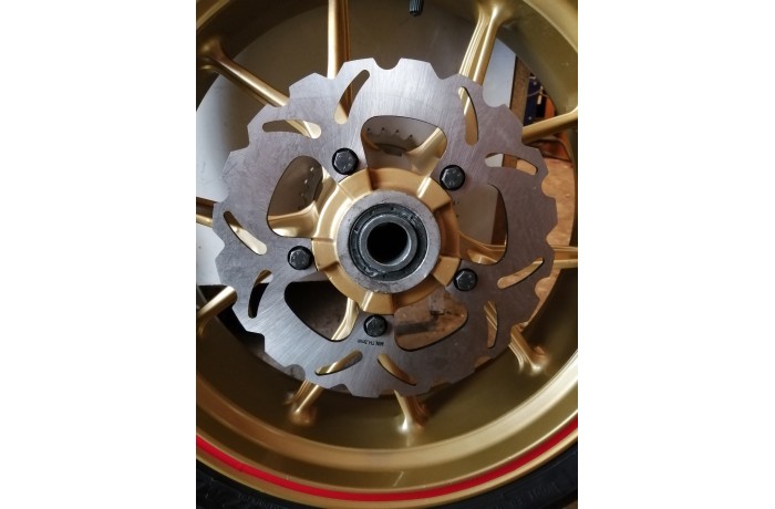 Rear wave solid brake disc 240 mm DUCATI 749 999 DESMOSEDICI 1000 Rear wave solid brake disc 240 mm DUCATI 749 999 DESMOSEDICI 1000