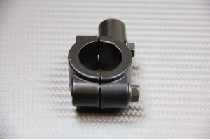 Supporto specchietto universale per manubrio 22mm Supporto specchietto universale per manubrio 22mm
