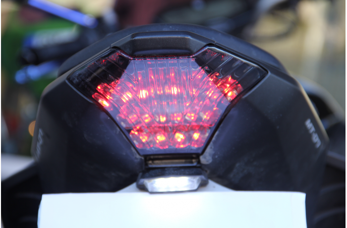 Luz de freno led con intermitentes integrados YAMAHA YZF R3 / MT03 / MT07 2014 - 2023 Luz de freno led con intermitentes integrados YAMAHA YZF R3 / MT03 / MT07 2014 - 2023