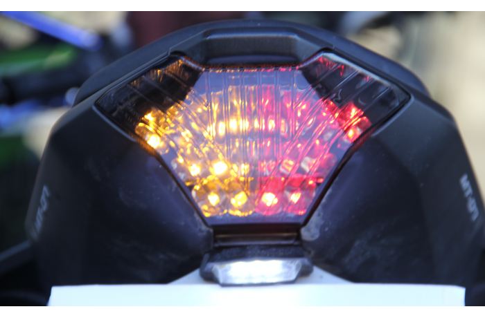Luz de freno led con intermitentes integrados YAMAHA YZF R3 / MT03 / MT07 2014 - 2023 Luz de freno led con intermitentes integrados YAMAHA YZF R3 / MT03 / MT07 2014 - 2023