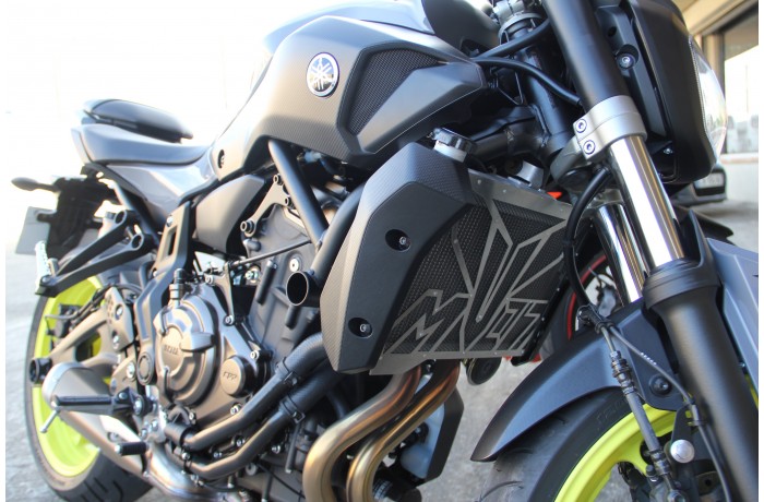 Kühlergrill- Abdeckung YAMAHA MT07 / TRACER 700 2014 - 2024 Kühlergrill- Abdeckung YAMAHA MT07 / TRACER 700 2014 - 2024
