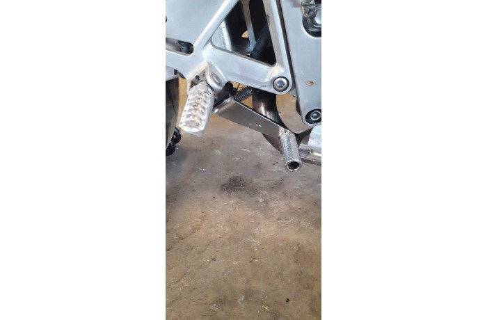 Pedale del freno posteriore HONDA HORNET 600 / 900 1998 - 2006 Pedale del freno posteriore HONDA HORNET 600 / 900 1998 - 2006