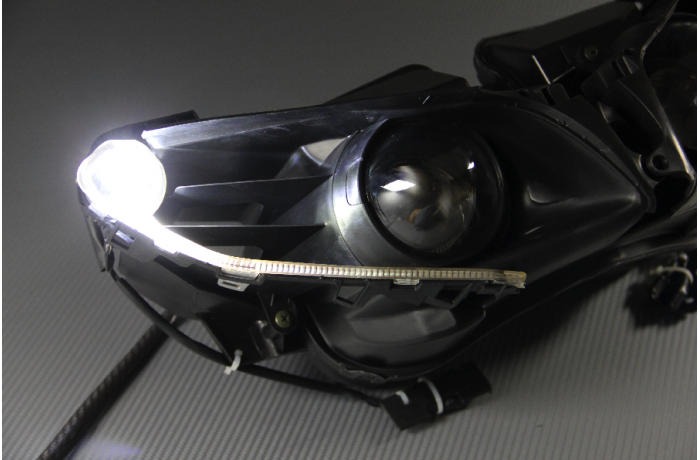 Faro / Óptica delantera YAMAHA YZF R1 CROSSPLANE 2012 - 2014 Faro / Óptica delantera YAMAHA YZF R1 CROSSPLANE 2012 - 2014