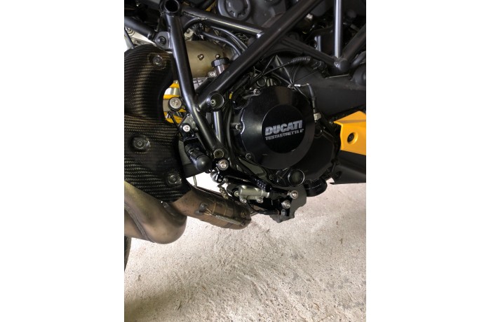 Platines Commandes Reculées DUCATI 848 / 1098 / 1198 2007 - 2012 Platines Commandes Reculées DUCATI 848 / 1098 / 1198 2007 - 2012