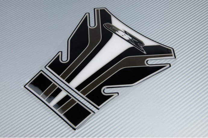 Protection adhésive pour réservoir SUZUKI GSR - Design 2 Protection adhésive pour réservoir SUZUKI GSR - Design 2