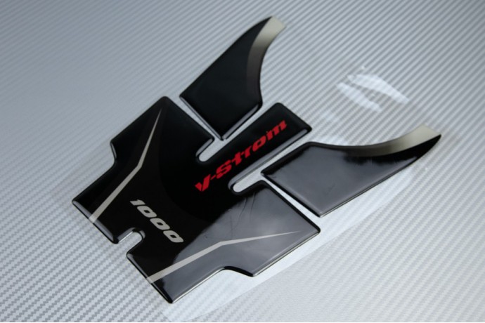 Protection adhésive pour réservoir SUZUKI VSTROM - Design 1 Protection adhésive pour réservoir SUZUKI VSTROM - Design 1