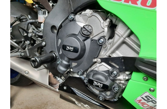 GETRIEBE STURZPAD KIT YAMAHA R1 / R1M 2015 - 2021 GETRIEBE STURZPAD KIT YAMAHA R1 / R1M 2015 - 2021