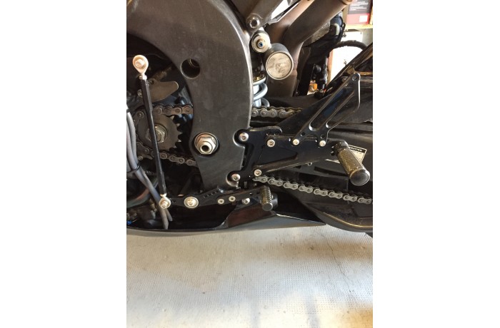Estriberas retrasadas regulables YAMAHA YZF R1 2007 - 2008