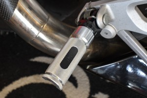 Reposapiés delantero V2 SUZUKI - UNIK By Avdb