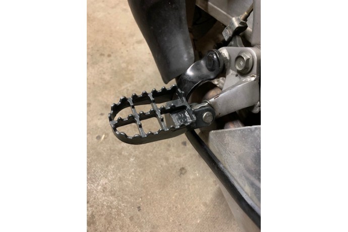 Pair of dirtbike footrests HONDA AFRICA TWIN / TRANSALP 600 650 750 Pair of dirtbike footrests HONDA AFRICA TWIN / TRANSALP 600 650 750