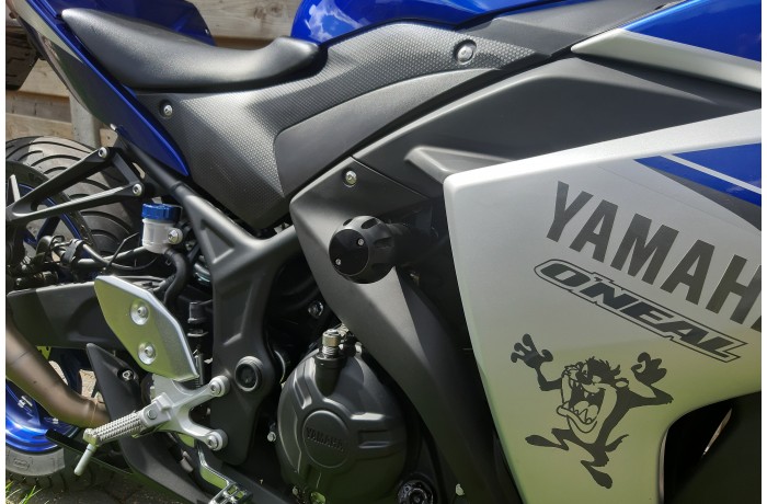 PADS / SCHUTZROLLEN YAMAHA R25 R3 & MT-03 2015 - 2018 PADS / SCHUTZROLLEN YAMAHA R25 R3 & MT-03 2015 - 2018