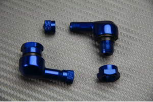 Pareja de Válvulas 90° de aluminio anodizado 8.3 mm - DESIGN 1