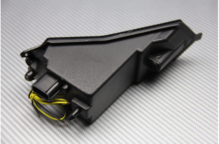 Luz de freno led con intermitentes integrados YAMAHA YZF R1 / R1M / R6 2015 - 2023 Luz de freno led con intermitentes integrados YAMAHA YZF R1 / R1M / R6 2015 - 2023