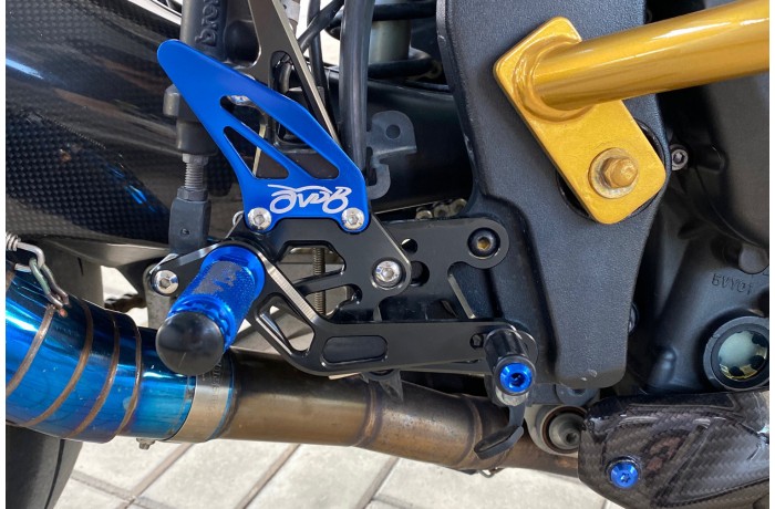 Commandes reculées AVDB YAMAHA FZ8 / FZ1 / FAZER 800 / 1000 2006 - 2016 Commandes reculées AVDB YAMAHA FZ8 / FZ1 / FAZER 800 / 1000 2006 - 2016