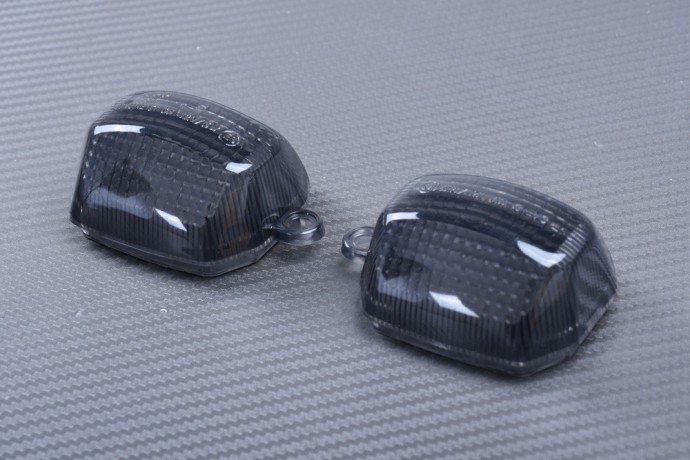 Paire de caches clignotants avant YAMAHA YZF R1 R6 1998 - 2002 / FAZER 600 1000 FZS / YZF 600 750 1000 / FZR 600 Paire de caches clignotants avant YAMAHA YZF R1 R6 1998 - 2002 / FAZER 600 1000 FZS / YZF 600 750 1000 / FZR 600