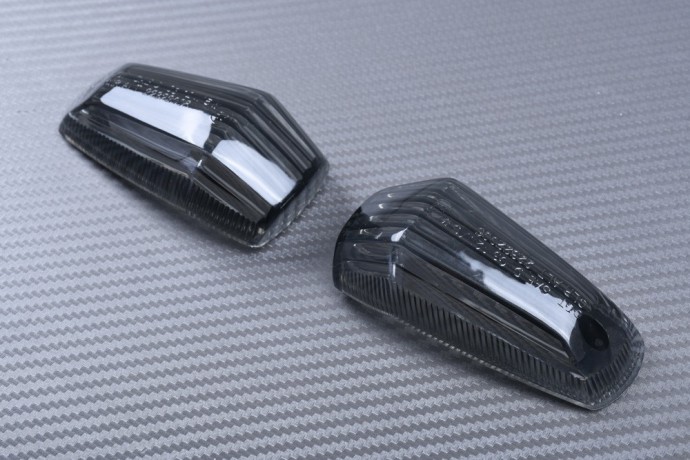 Paire de caches clignotants arrière SUZUKI GSXR 600 750 2004-2005 / GSX-R 1000 2003 - 2004 Paire de caches clignotants arrière SUZUKI GSXR 600 750 2004-2005 / GSX-R 1000 2003 - 2004