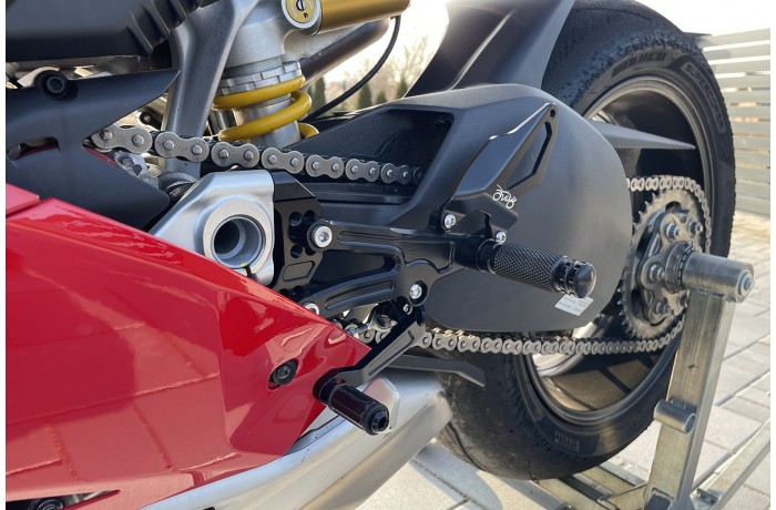 Estriberas Retrasadas AVDB DUCATI PANIGALE V4 / V4S / V4R 2018 - 2024 Estriberas Retrasadas AVDB DUCATI PANIGALE V4 / V4S / V4R 2018 - 2024