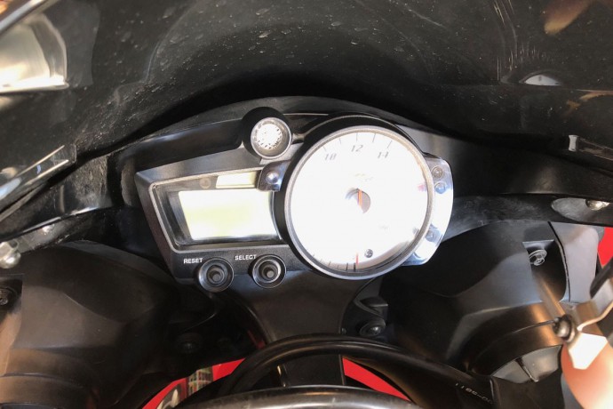 Carcasa del velocímetro Tipo Original YAMAHA YZF R1 2002 - 2003 / R6 2003 - 2005 Carcasa del velocímetro Tipo Original YAMAHA YZF R1 2002 - 2003 / R6 2003 - 2005
