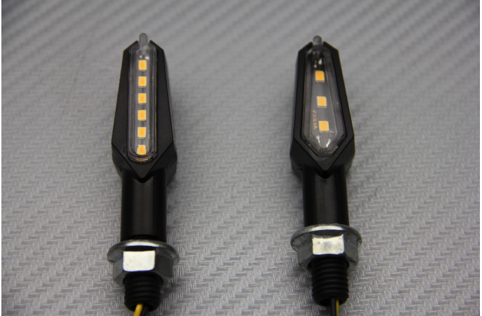 Coppia indicatori di direzione LED Universali fronte / retro Coppia indicatori di direzione LED Universali fronte / retro