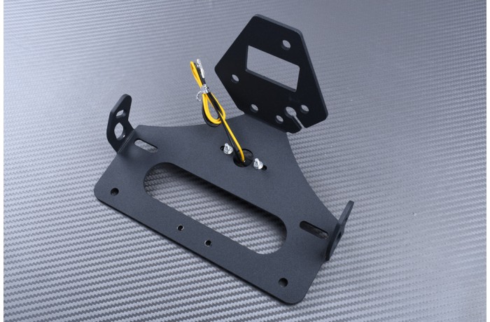 Spezifischer Kennzeichenhalter AVDB TRIUMPH DAYTONA / STREET TRIPLE / MOTO2 / 660 / 675 / 765 2013 - 20243 + Spezifischer Kennzeichenhalter AVDB TRIUMPH DAYTONA / STREET TRIPLE / MOTO2 / 660 / 675 / 765 2013 - 20243 +