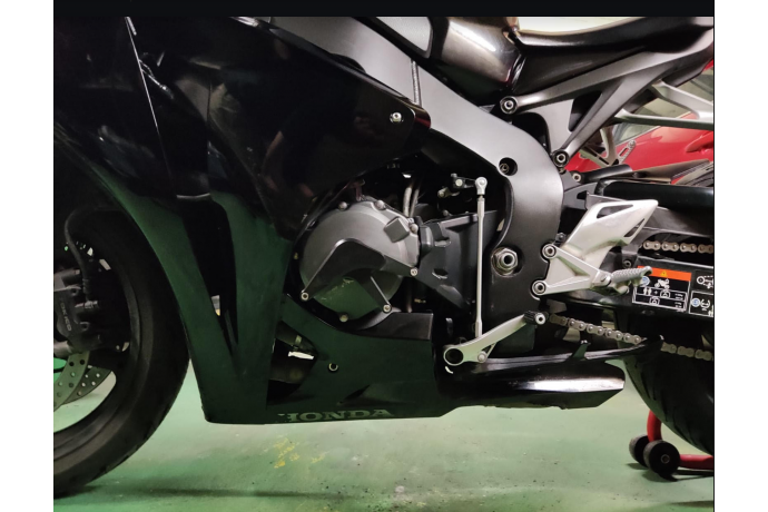 Tampons de protection Carters Moteur HONDA CBR 1000 RR 2008 - 2019 / DESIGN 2 Tampons de protection Carters Moteur HONDA CBR 1000 RR 2008 - 2019 / DESIGN 2