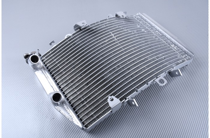 Radiateur TRIUMPH SPEED TRIPLE 1050 / R 2011 - 2015 Radiateur TRIUMPH SPEED TRIPLE 1050 / R 2011 - 2015