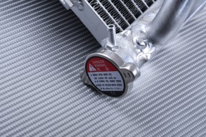 Radiador TRIUMPH SPEED TRIPLE 1050 / R 2011 - 2015 Radiador TRIUMPH SPEED TRIPLE 1050 / R 2011 - 2015