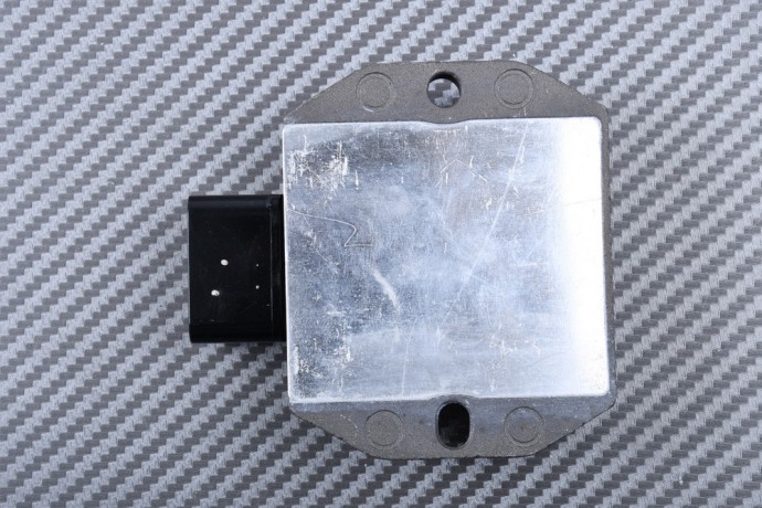 Regulador del alternador tipo original YAMAHA YZF R1 / R1M / MT10 / SP 2015 - 2021 Regulador del alternador tipo original YAMAHA YZF R1 / R1M / MT10 / SP 2015 - 2021