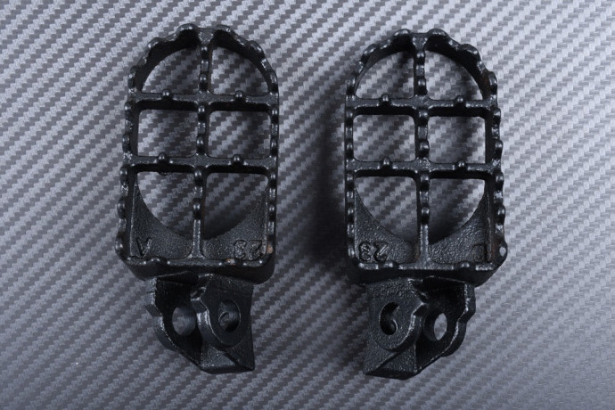Pair of dirtbike footrests SUZUKI RM 65 / 100 2003 - 2007 Pair of dirtbike footrests SUZUKI RM 65 / 100 2003 - 2007