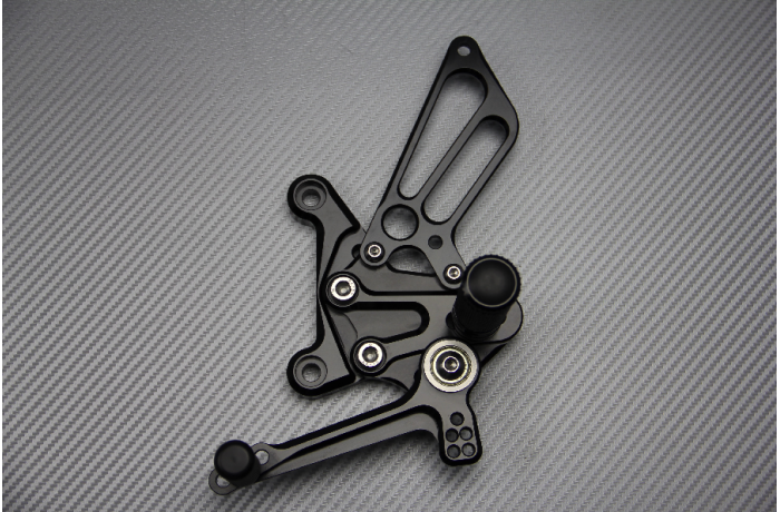 Estriberas retrasadas regulables MV AGUSTA F4 / B4 / BRUTALE 1090 2010 - 2023 Estriberas retrasadas regulables MV AGUSTA F4 / B4 / BRUTALE 1090 2010 - 2023