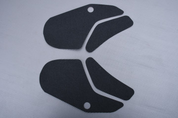 "I duri" Coppia protezioni antiscivolo serbatoio HONDA CBR 1000 RR 2004 - 2007 "I duri" Coppia protezioni antiscivolo serbatoio HONDA CBR 1000 RR 2004 - 2007