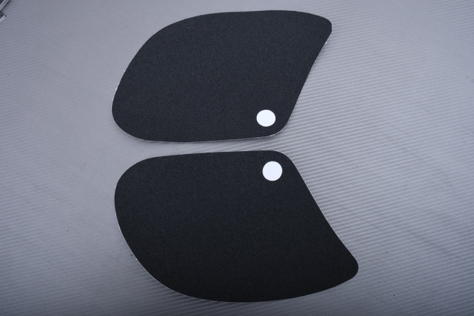 "I duri" Coppia protezioni antiscivolo serbatoio SUZUKI Hayabusa 1300 / 1340 1999 - 2017 "I duri" Coppia protezioni antiscivolo serbatoio SUZUKI Hayabusa 1300 / 1340 1999 - 2017