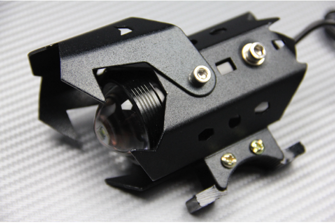 Faro addizionale a LED universale con fissaggio per manubrio Faro addizionale a LED universale con fissaggio per manubrio
