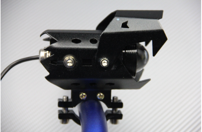 LED ZUSATZSCHEINWERFER MIT LENKERBEFESTIGUNG