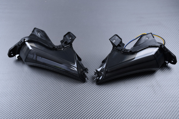 PACK Feu arrière + Clignotants Avant YAMAHA XMAX 125 / 300 / 400 2018 - 2021 PACK Feu arrière + Clignotants Avant YAMAHA XMAX 125 / 300 / 400 2018 - 2021