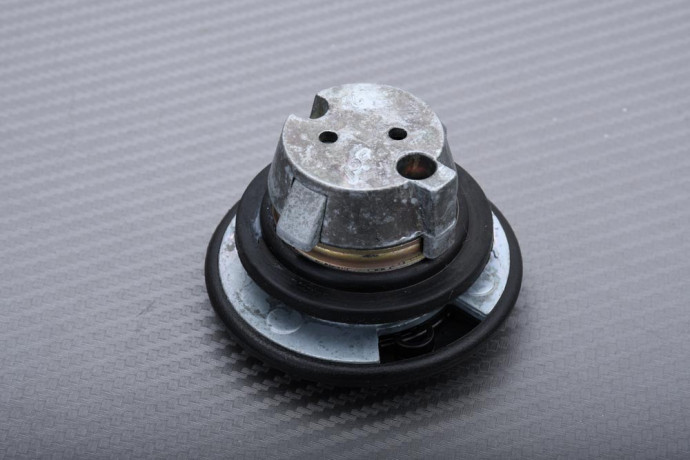 Trappe à essence type origine avec clé YAMAHA FZR 250 / 400 / 600 1987 - 1999 Trappe à essence type origine avec clé YAMAHA FZR 250 / 400 / 600 1987 - 1999