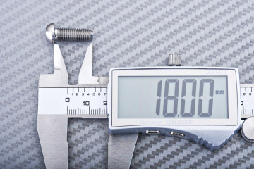 Vis en titane pour disque de frein avant spécifique pour BMW M6 X P1.00 X 18 MM