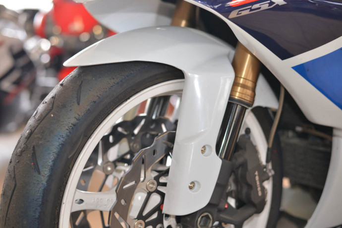 Vorderer Kotflügel SUZUKI HAYABUSA GSXR 1300 1999 - 2007 Vorderer Kotflügel SUZUKI HAYABUSA GSXR 1300 1999 - 2007
