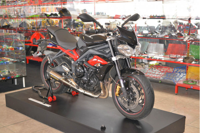 Garde-boue Avant TRIUMPH STREET TRIPLE 675 / R 2007 - 2012 Garde-boue Avant TRIUMPH STREET TRIPLE 675 / R 2007 - 2012