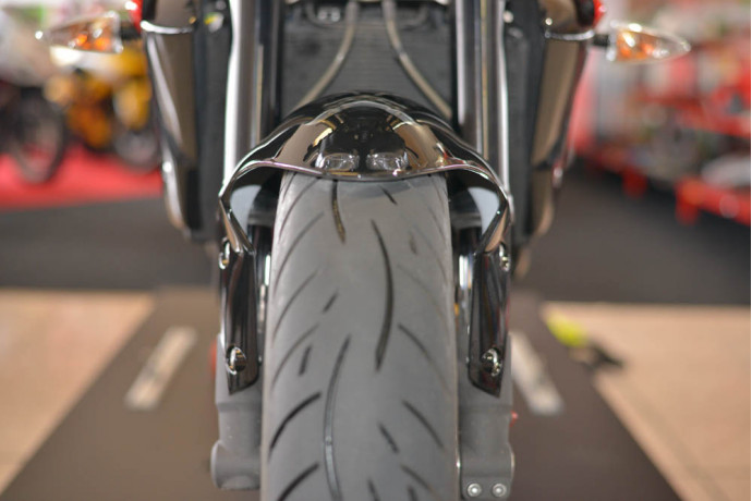 Garde-boue Avant TRIUMPH STREET TRIPLE 675 / R 2007 - 2012 Garde-boue Avant TRIUMPH STREET TRIPLE 675 / R 2007 - 2012