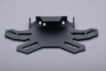 Portamatrícula universal reclinable