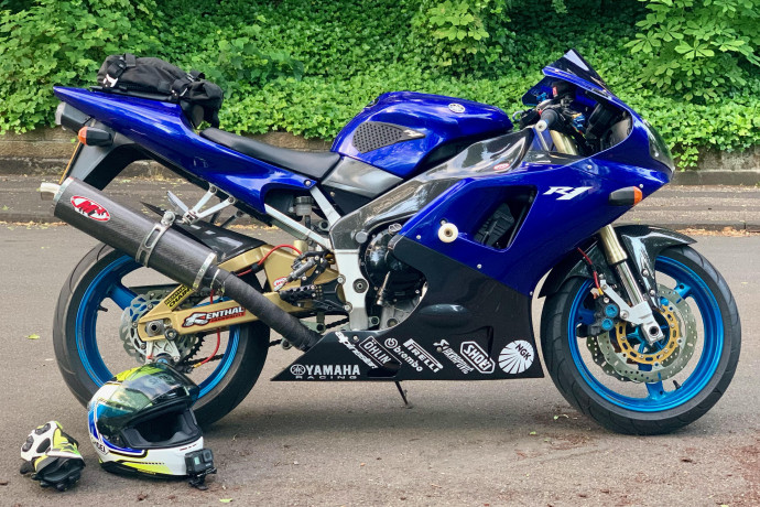 Grip Adhesivo para el Depósito YAMAHA YZF R1 1998 - 2006 Grip Adhesivo para el Depósito YAMAHA YZF R1 1998 - 2006