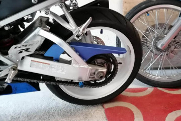Guide Chaîne en alu anodisé SUZUKI GSXR 750 1000 2001 - 2004 Guide Chaîne en alu anodisé SUZUKI GSXR 750 1000 2001 - 2004