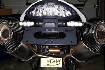 Portatarga specifico AVDB TRIUMPH SPEED TRIPLE 1050 R / S / RS 2016 - 2020 Portatarga specifico AVDB TRIUMPH SPEED TRIPLE 1050 R / S / RS 2016 - 2020