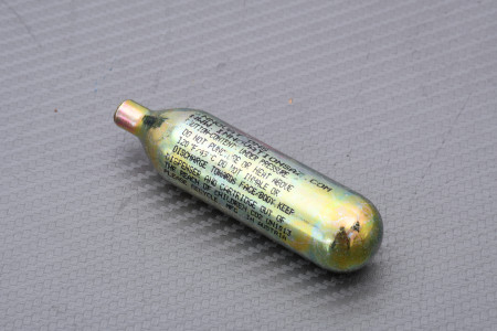 Bouteilles CO2 12 gr non fileté GENUINE INNOVATION MR001369 02053